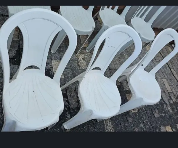 Cadeiras de plástico