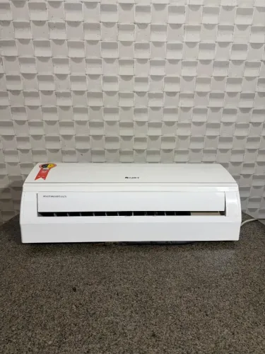 Ar-Condicionado Gree Inverter 9.000 BTUs 220V - Pouquíssimo Usado