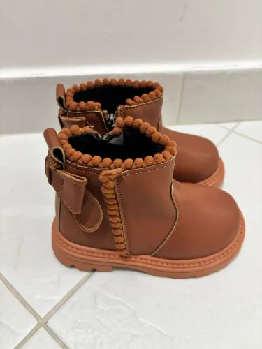 Bota feminina infantil nova número 25