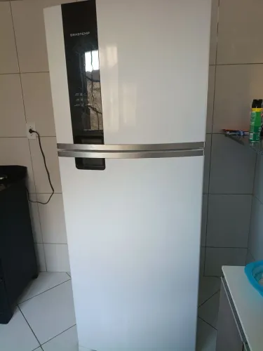 Vendo geladeira ,nem um ano de uso.