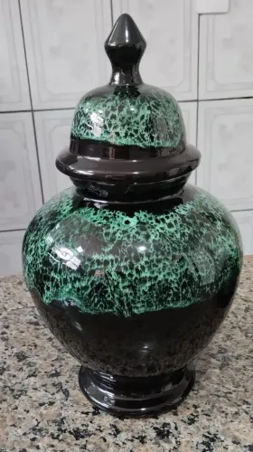 Vasos com tampa ,para enfeitar etc..