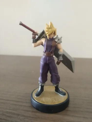 amiibo do cloud strife (versão player 1) - super smash bros. series