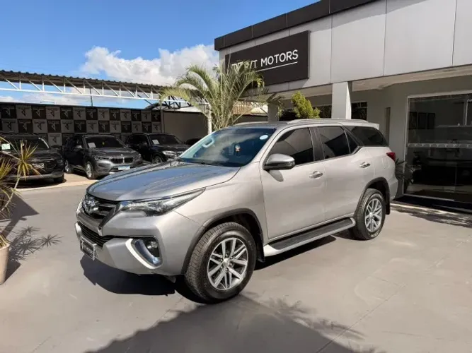 Toyota Hilux SW4 SRX 4X4 2.8 TDI 16V Dies. Aut. 2018