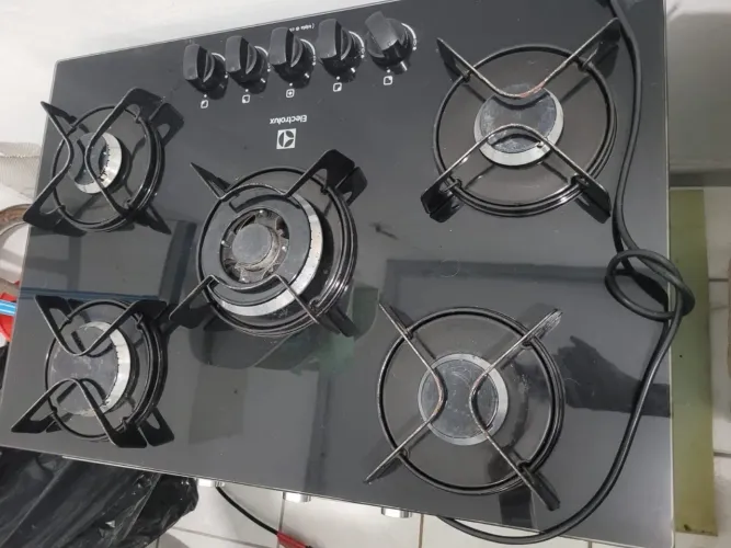 Fogão Electrolux 5 Bocas - Preto, Mesa de Vidro e Design Moderno