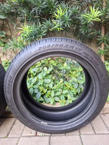 2 Pneus Pirelli P Zero Rosso 205/50 ZR17 ? Seminovos, menos de 10.000 km