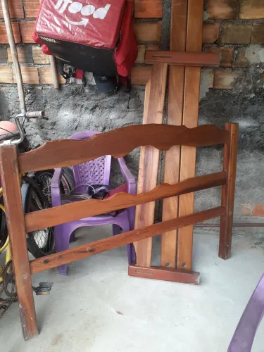 Vendo uma cama de casal 