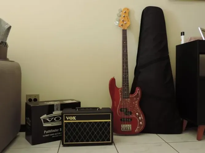 VENDO BAIXO STRINBERG E AMPLIFICADOR VOX