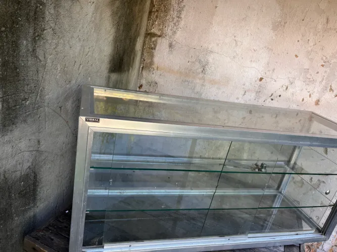 Vitrine de Vidro para Loja com Estrutura de Alumínio