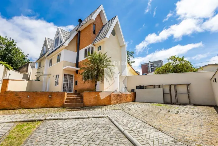Sobrado com 3 dormitórios para alugar, 115 m² por R$ 4.400/mês - Tingui - Curitiba/PR