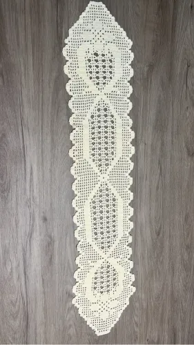 Caminho de mesa em crochê 