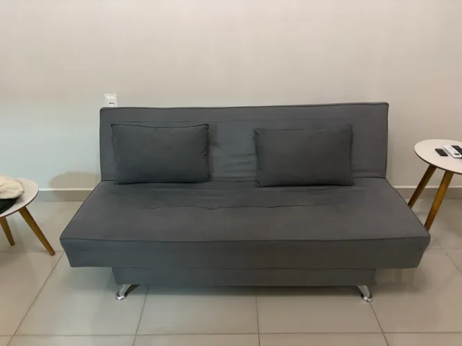 Sofá-cama usado bem conservado