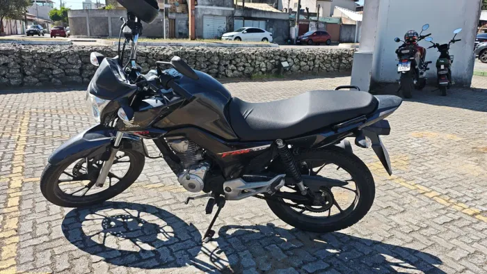 Moto único dono regularizada e em perfeito estado de funcionamento.