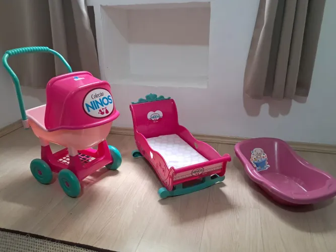 Carrinho e Berço para bonecas. Coleção Baby Ninos