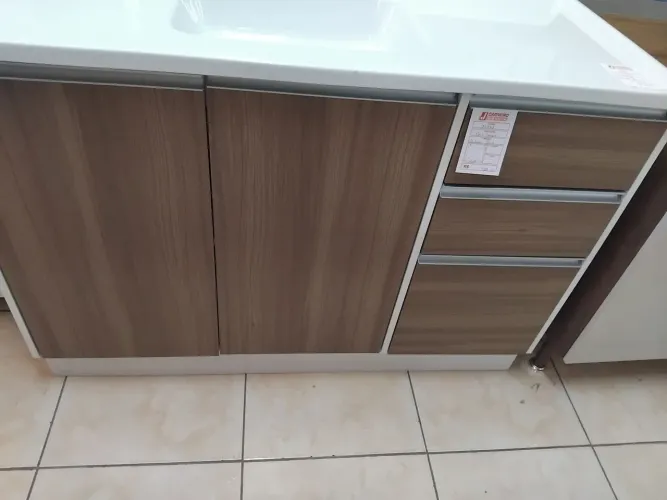 Balcão com tampo em inox