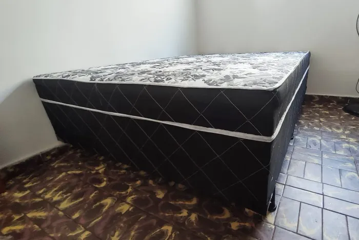 Cama casal com colchão conjugado