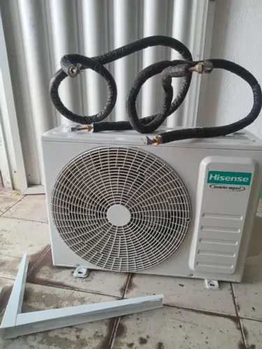 Ar-condicionado 9.000 BTUs (Pela Internet é frete + demora). Marca: Hisense Inverter