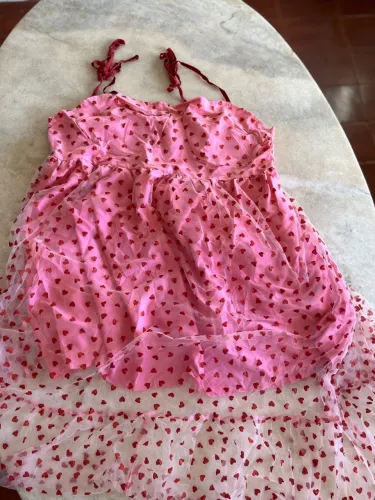 Vestido rosa estampado de corações feminino