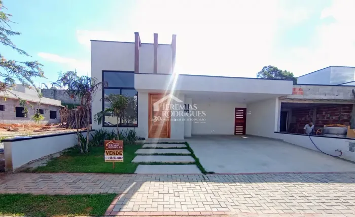 Casa à venda com 3 dormitórios no Bosque do Imperador em Pindamonhangaba/SP.