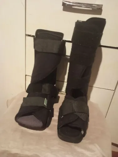 ?VENDO PAR DE BOTAS ORTOPÉDICA 