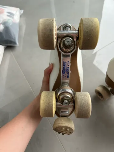 Patins semi profissional Edea 35 com base mariner cup