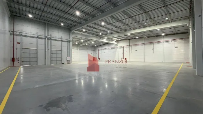 ALUGUEL: ARMAZÉM LOGÍSTICO 1400 METROS COM 2 DOCAS EM ITAJAI!!!