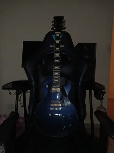 Guitarra Golden Les Paul + Hard case + Amplificador