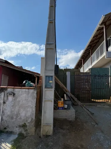 Poste residencial 8 meses de uso