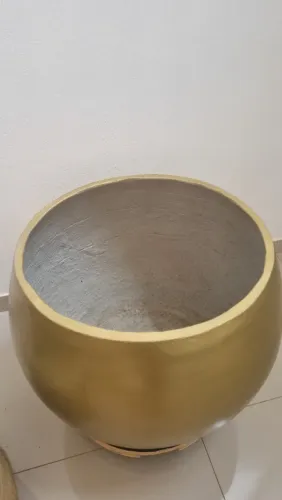 Vaso de cimento com suporte