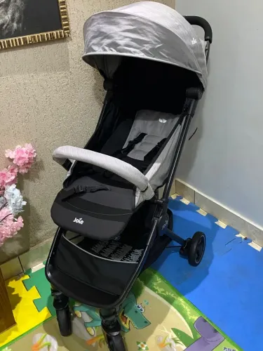 Carrinho Joie Modelo Mala