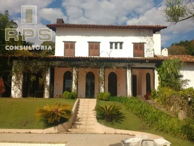 Casa Venda-adega, piscina, casa de caseiro, canil, bosque, salão de jogos, churrasqueira,
