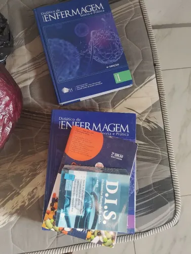 Vendo 4 livros ? de enfermagem
