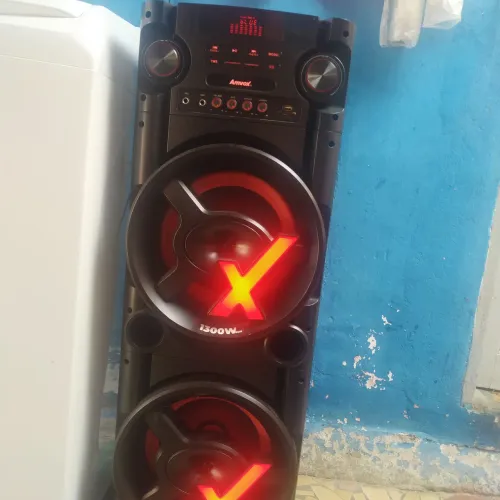 Torre Amvox 1300 W RMS top