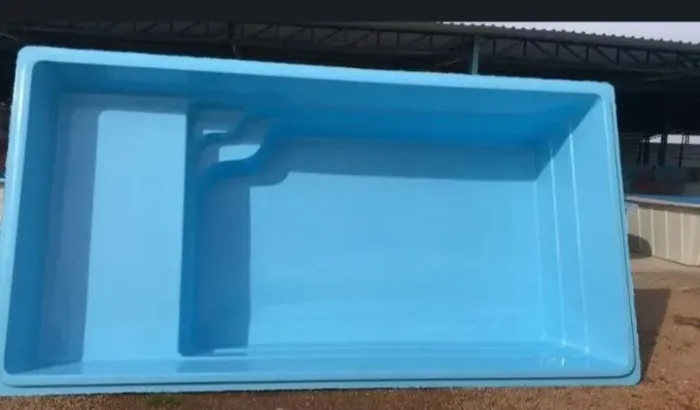 Piscina em fibra de vidro nova vamos negociar ?
