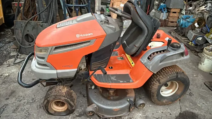 Cortador de Grama HUSQVARN / YTH2042 TD