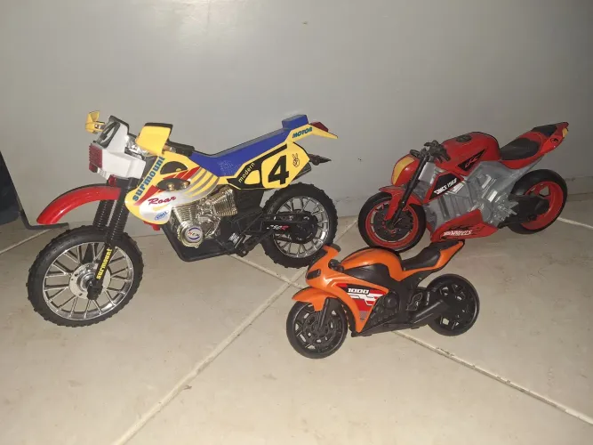 3 Motos em ótimo estado. Seminovo. Lote. 