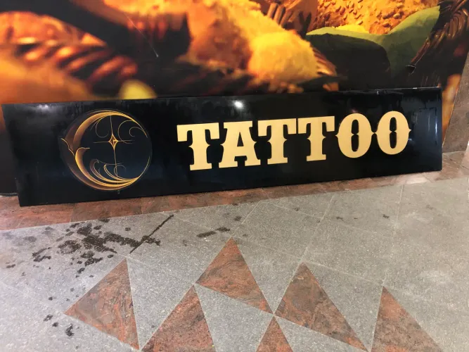 Vendo placa de Estudio de tatuagem