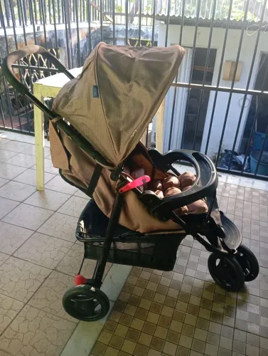 Carrinho de Bebê Semi novo