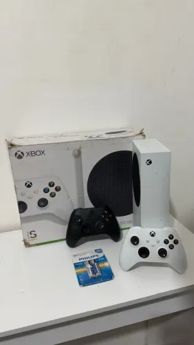 Xbox series s com 2 controles 