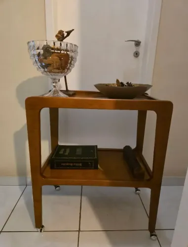 Carrinho versátil de madeira