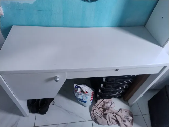 Mesa de computador/maquiagem usada