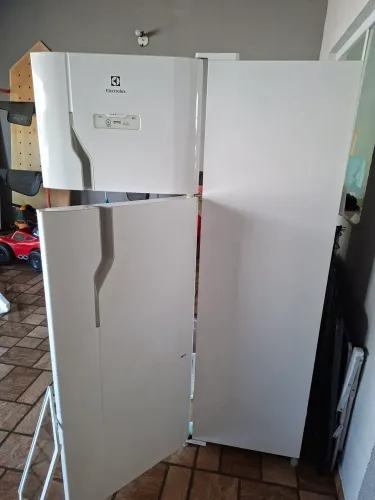 Geladeira Electrolux Frost Free DFN39 - R$ 400