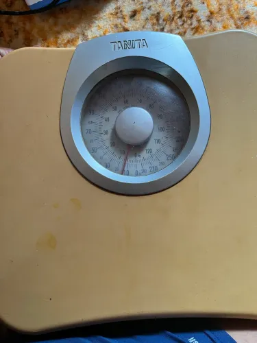 balança mecânica da Tanita (modelo antigo, analógica).