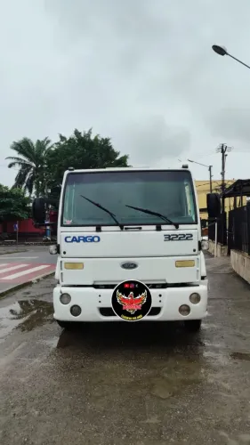Caminhão Ford Cargo mod 3222 ano 2004 com cabine auxiliar para ate 07 pessoas 