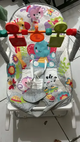 Vendo cadeira de balanço com sons , vibração e Músicas e vibrações