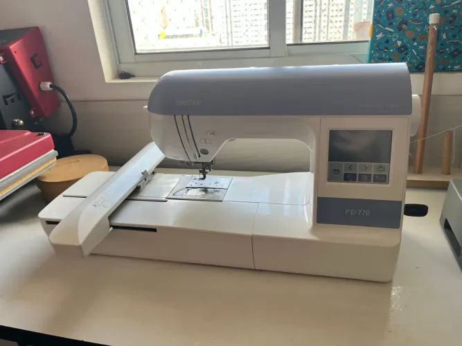 Máquina de Bordar BROTHER PE-770