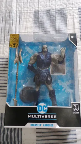 Boneco DC multiverse darkseid armored.