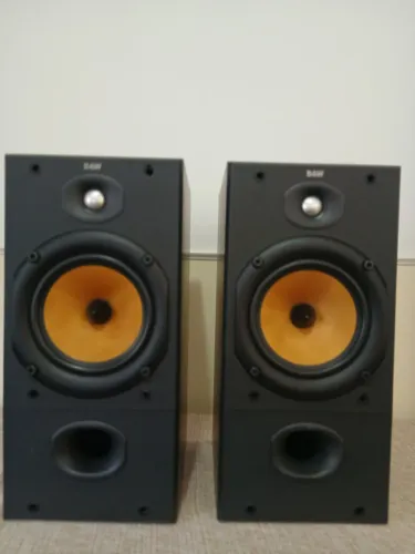 Par de caixas Bookshelf Bowers & Wilkins B& W