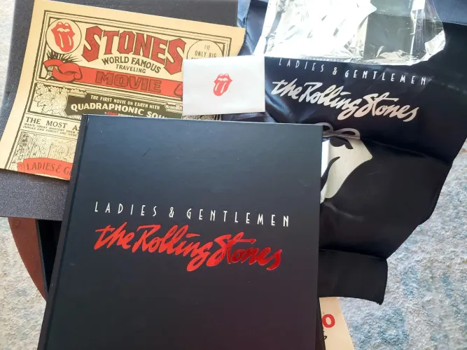 Pack importado Rolling Stones 3 DVD, Livro, Envelope, Cartaz, Echarpe