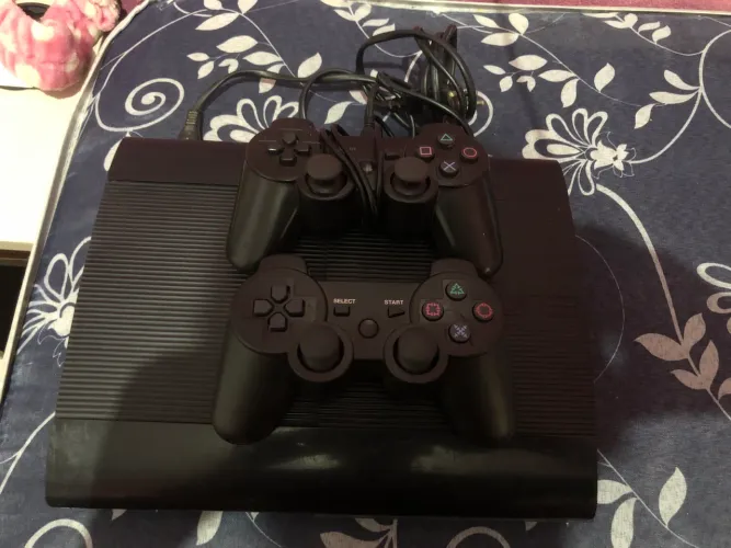 Vendo esse PS3 slim desbloqueado