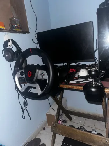 Volante pcyes W270 completo! Tenho a caixa original dele. Não tem nenhum um mês de uso